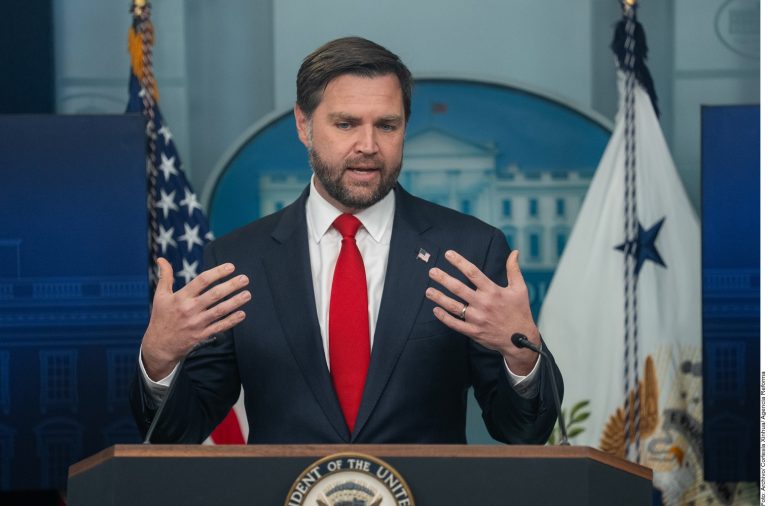 Afirma Vance que imagen de Trump como Jesús era una broma