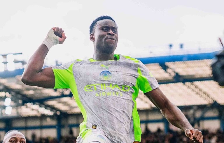 Golea Manchester City al Chelsea y acecha liderato