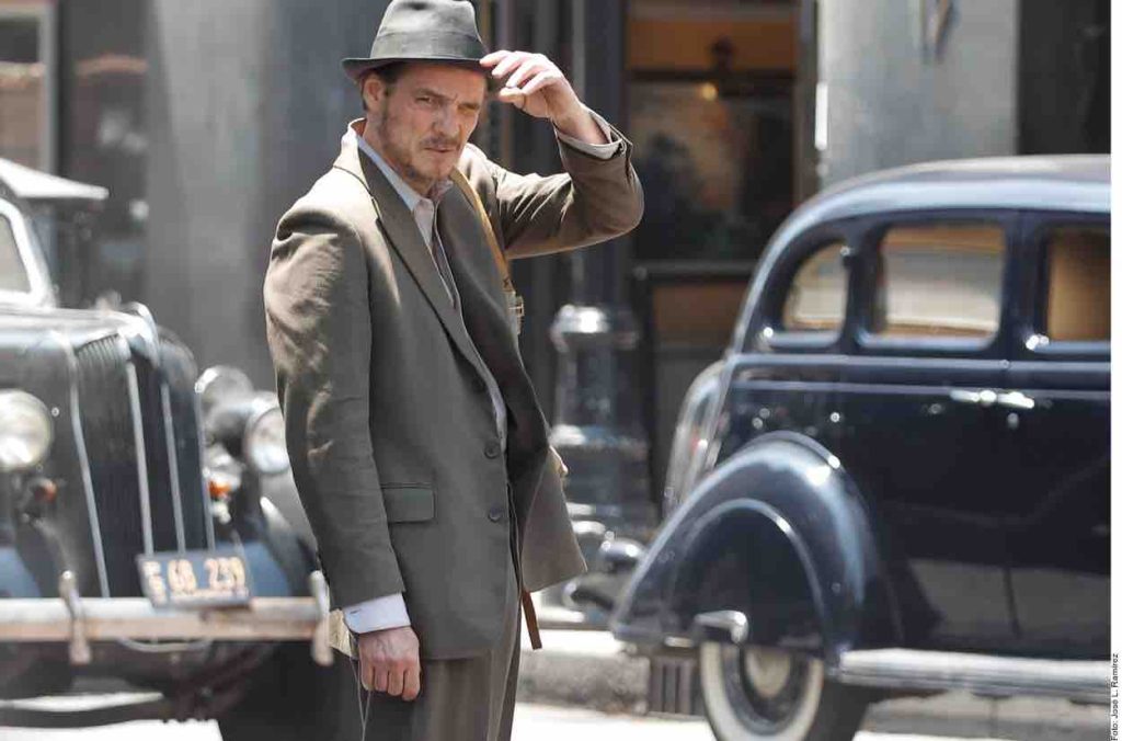 Pedro Pascal en el rodaje de 'De noche' en el Centro Histórico de la Ciudad de México. Foto: Agencia Reforma