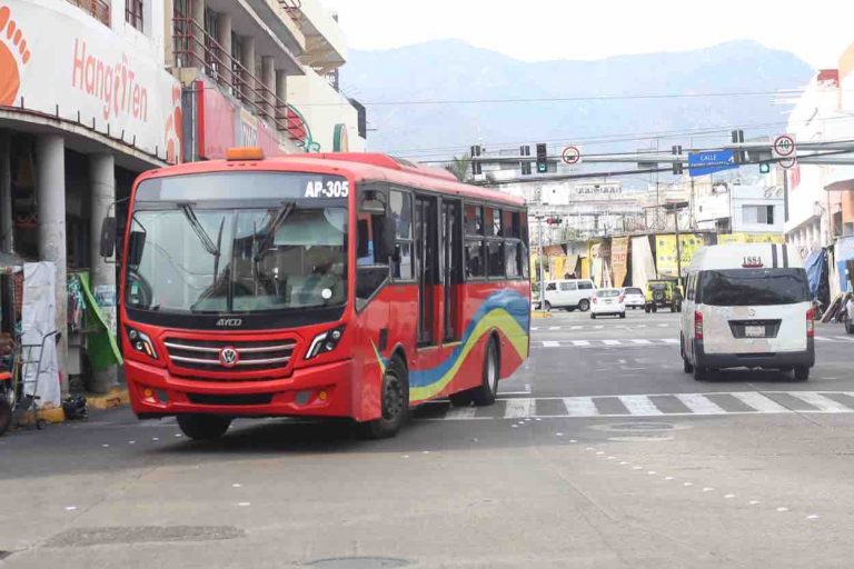 Sin aviso, aumenta el Acabús la tarifa a 14 pesos; critican usuarios su mal servicio   