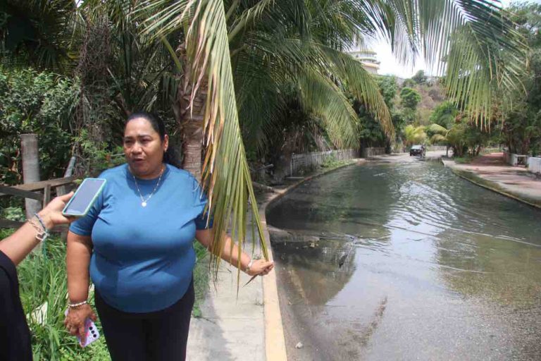 Señalan en Revolcadero que Real Diamante descarga sus aguas residuales en la laguna   